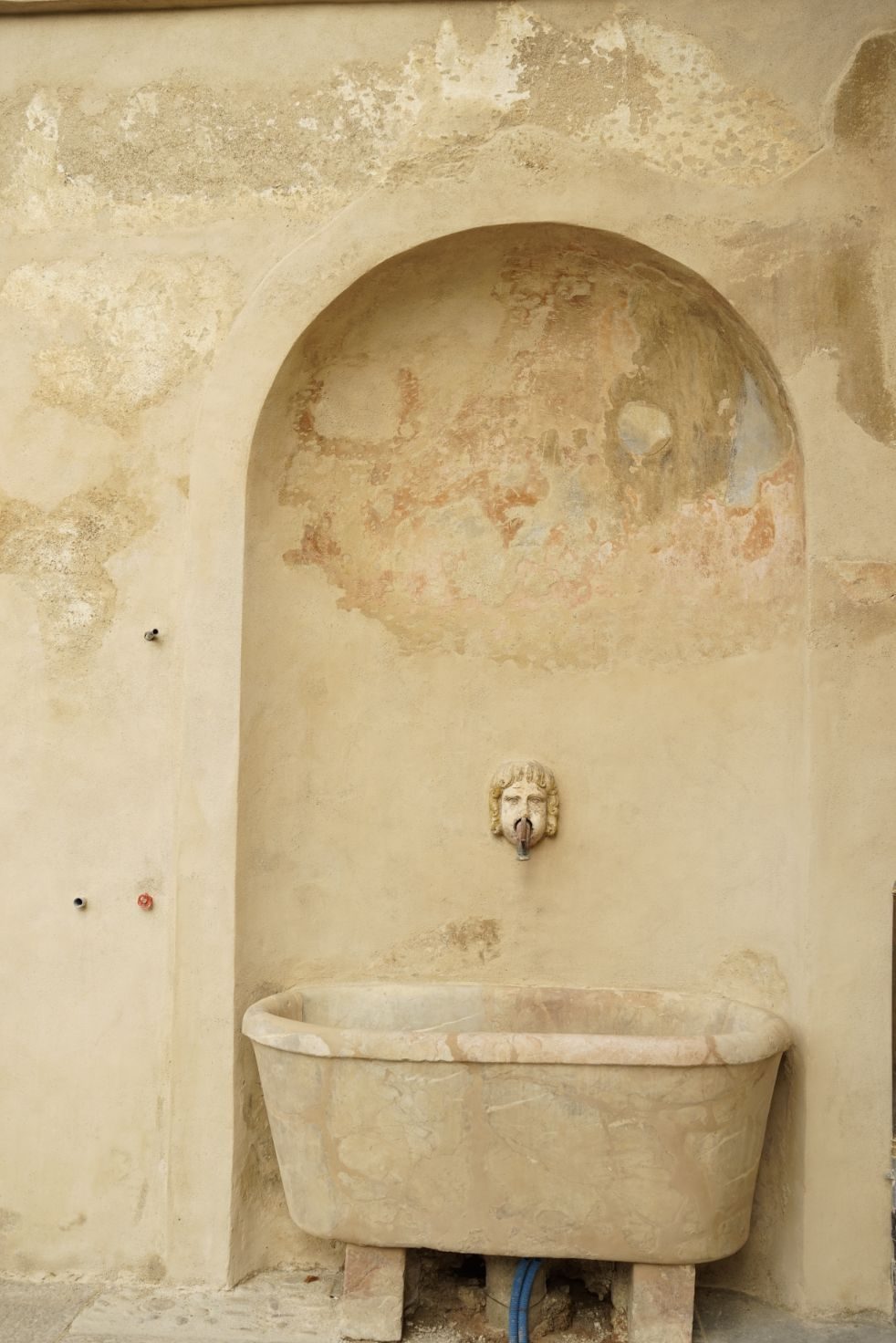 Restauro antica vasca