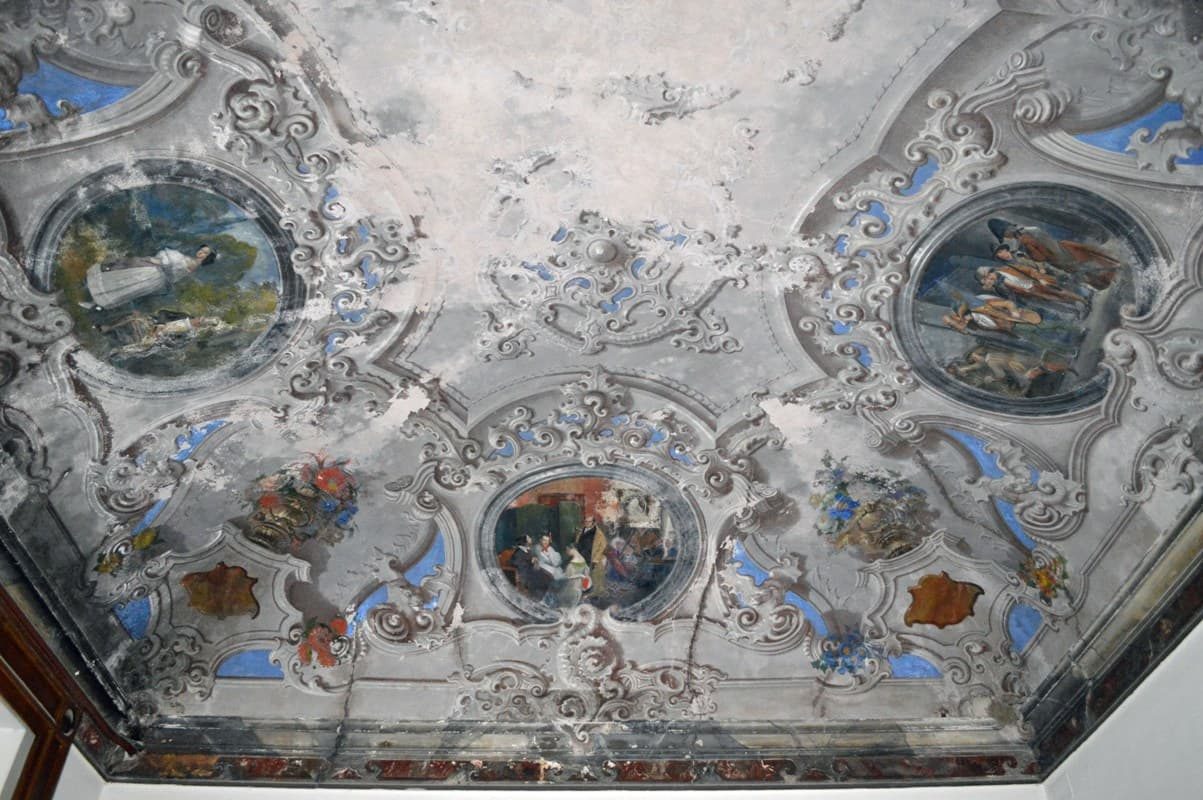 Foto del restauro artistico di un soffitto