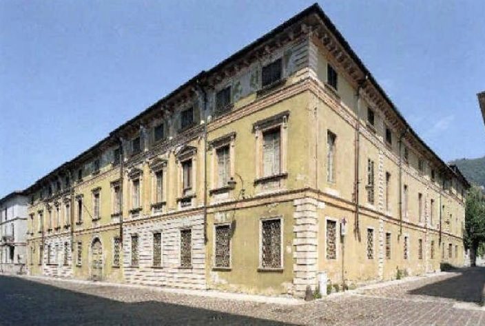 Palazzo Mugiasca a Como prima del restauro conservativo