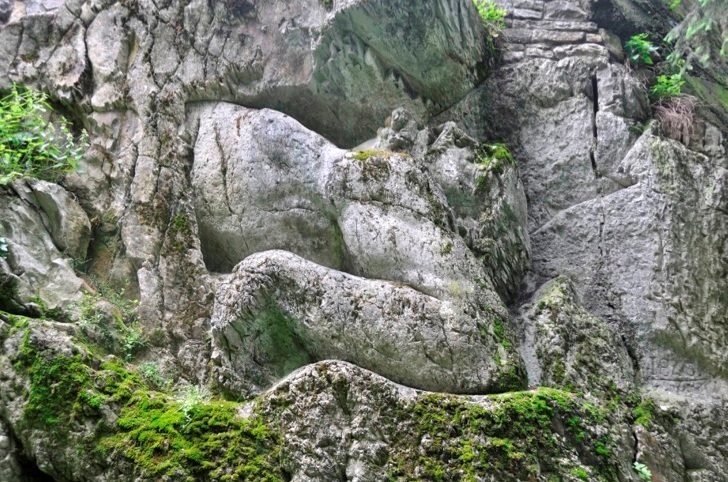 Restauro scultura rupestre